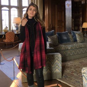 Meet your Posher, Selin